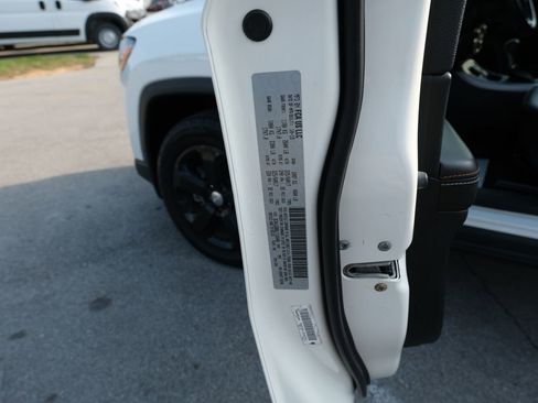 Used 2020 Jeep Compass Latitude w/ Cold Weather Group AWD/4WD image 34