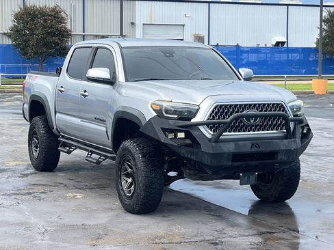 Used 2019 Toyota Tacoma TRD Off-Road w/ Technology Package AWD/4WD image 5