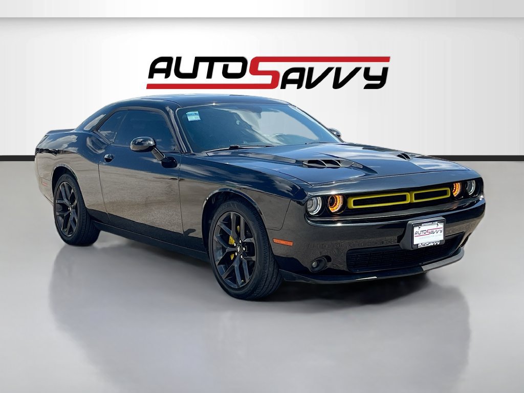 Used 2019 Dodge Challenger SXT w/ Blacktop Package RWD image 1
