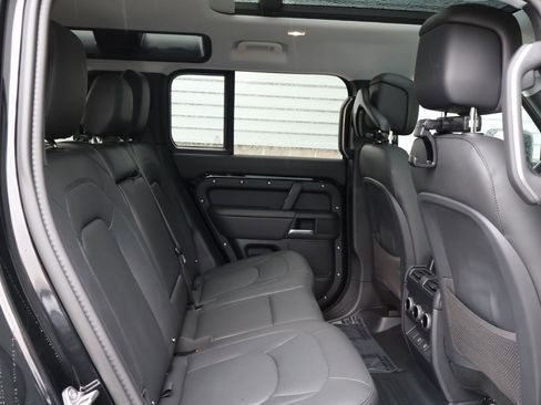Used 2025 Land Rover Defender 110 X-Dynamic SE image 29
