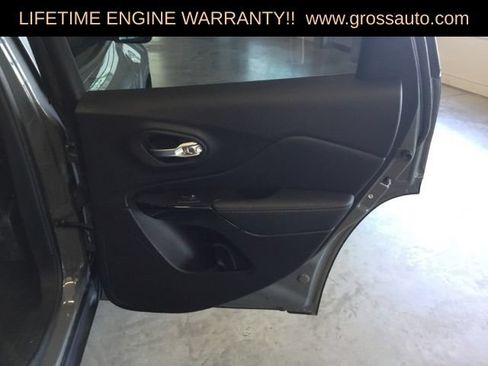 Used 2023 Jeep Cherokee Altitude Lux AWD/4WD image 28