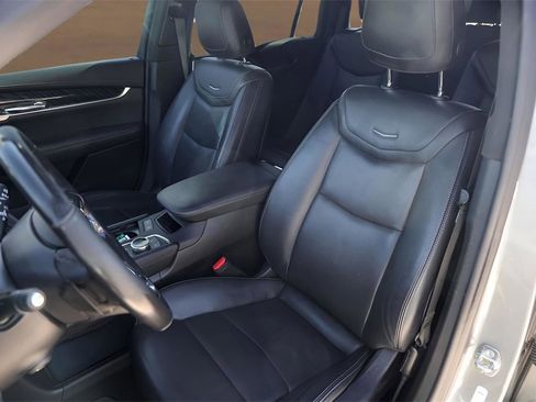 Used 2023 Cadillac XT6 Premium Luxury image 7