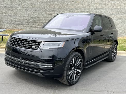 Used 2023 Land Rover Range Rover SE image 1