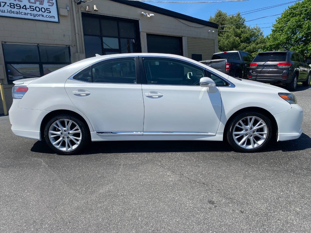 Used 2010 Lexus HS 250h Premium w/ Preferred Accessory Package FWD image 2