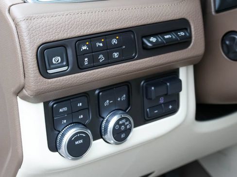 Used 2024 GMC Yukon Denali w/ Max Trailering Package AWD/4WD image 6