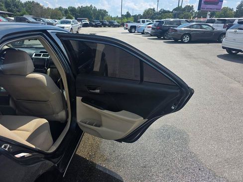 Used 2014 Toyota Camry LE FWD image 12