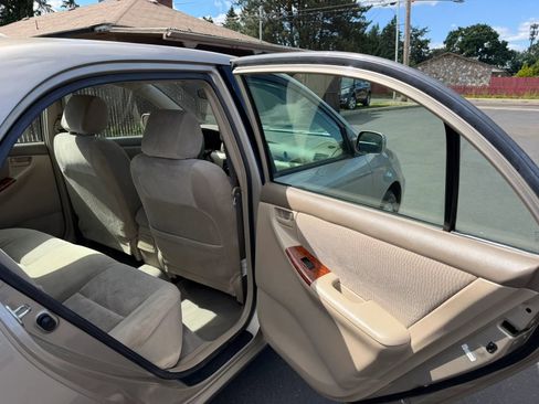 Used 2005 Toyota Corolla CE FWD image 13