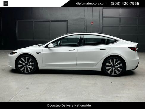 Used 2024 Tesla Model 3 Standard Range image 2