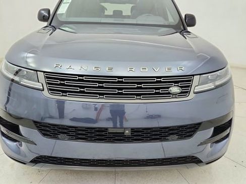 Used 2025 Land Rover Range Rover Sport SE image 9