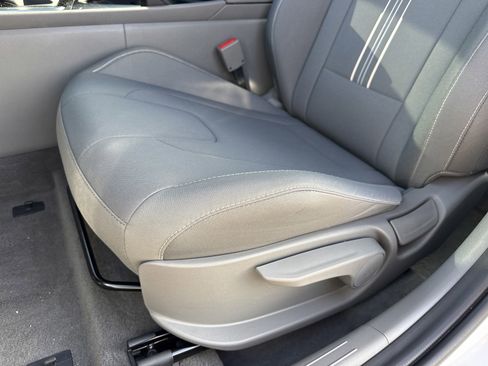 Used 2025 Hyundai Elantra Sport FWD image 13