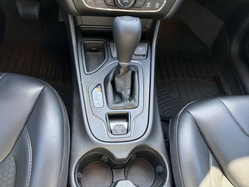 Used 2020 Jeep Cherokee Latitude Plus w/ Comfort/Convenience Group image 29