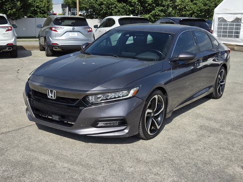 Used 2018 Honda Accord Sport image 2