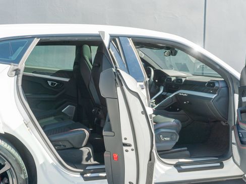 Used 2021 Lamborghini Urus AWD/4WD image 53