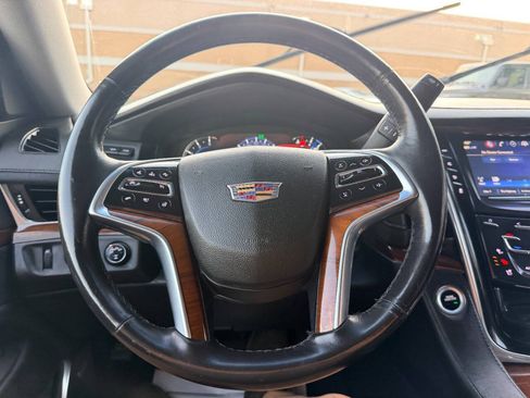 Used 2019 Cadillac Escalade ESV Luxury AWD/4WD image 33
