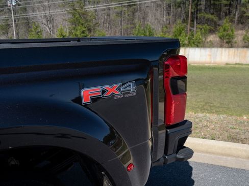 Used 2025 Ford F450 Platinum w/ FX4 Off-Road Package image 17