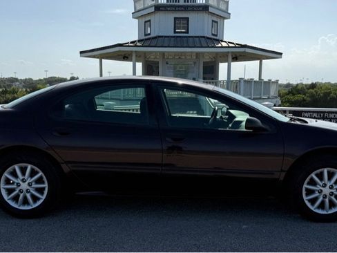 Used 2004 Chrysler Concorde LX image 7