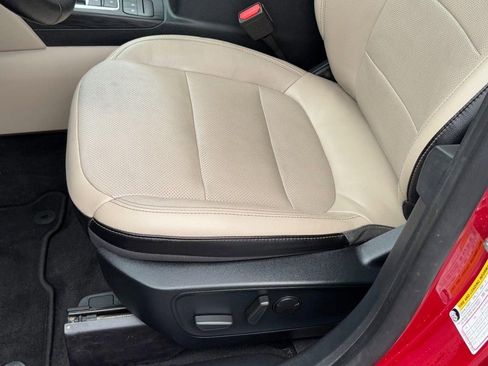 Used 2020 Ford Escape Titanium image 25