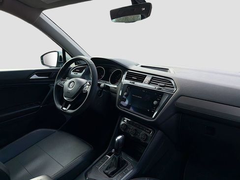 Used 2020 Volkswagen Tiguan SE R-Line image 28