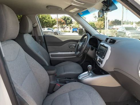 Used 2016 Kia Soul EV FWD image 15