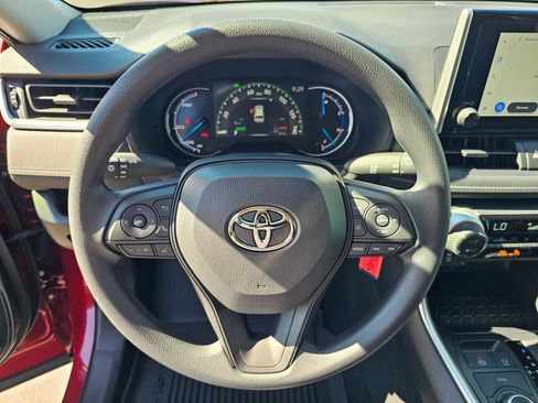 Used 2025 Toyota RAV4 LE AWD/4WD image 22