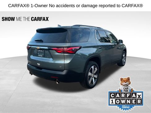 Used 2023 Chevrolet Traverse LT w/ LT Premium Package image 3