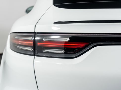 Used 2023 Porsche Cayenne Platinum Edition image 10