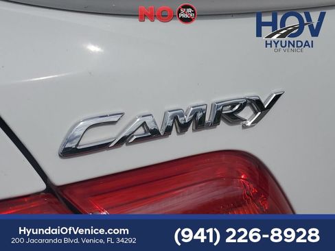 Used 2010 Toyota Camry SE FWD image 13