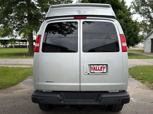 Used 2018 GMC Savana 3500 Extended RWD image 15