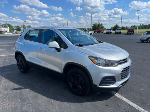 Used 2018 Chevrolet Trax LS AWD/4WD image 6