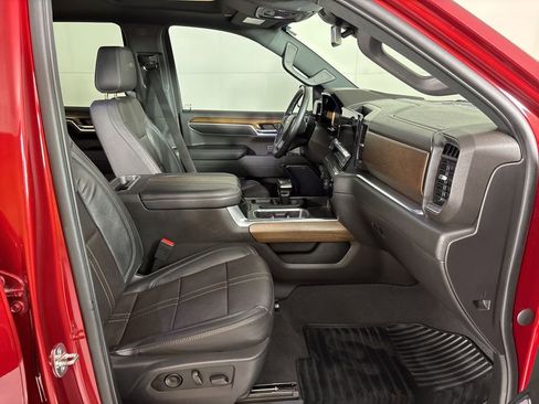 Used 2023 Chevrolet Silverado 1500 High Country w/ High Country Premium Package AWD/4WD image 21