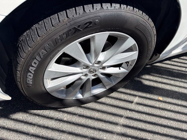 Used 2015 Toyota Venza LE FWD image 3