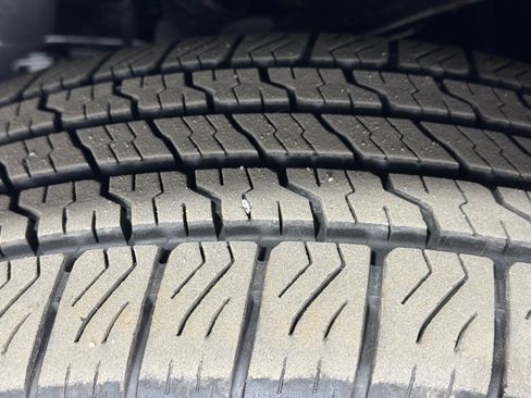 Used 2025 Ford F150 Lightning Lariat image 37