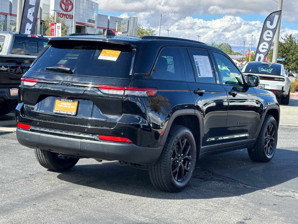 Certified 2024 Jeep Grand Cherokee Altitude AWD/4WD image 10