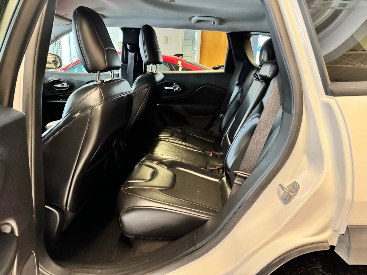 Used 2020 Jeep Cherokee Trailhawk w/ Comfort/Convenience Group AWD/4WD image 22