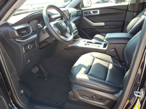 Used 2024 Ford Explorer XLT w/ Equipment Group 202A AWD/4WD image 11