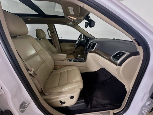 Used 2017 Jeep Grand Cherokee Limited w/ Luxury Group II image 32