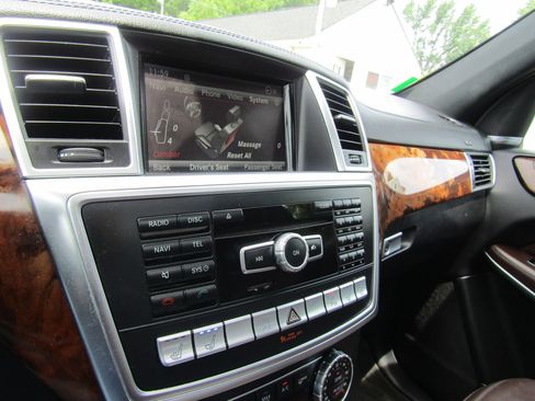 Used 2015 Mercedes-Benz GL 550 4MATIC image 44