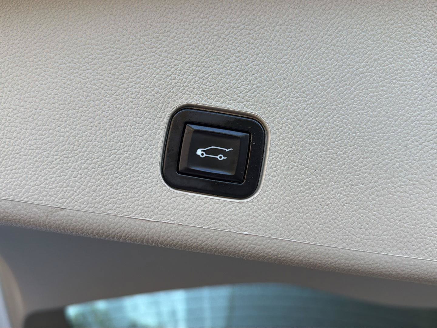 Used 2016 Cadillac SRX Premium w/ Driver Assist Package FWD image 37