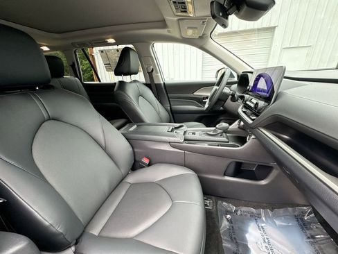 Used 2026 Toyota Grand Highlander AWD Hybrid image 32