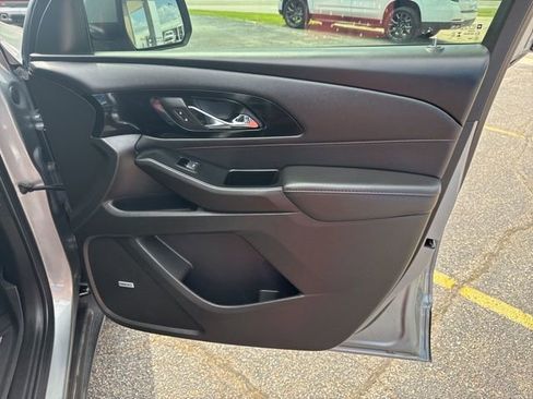 Used 2023 Chevrolet Traverse RS image 17