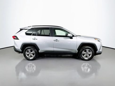 Used 2025 Toyota RAV4 XLE AWD/4WD image 9