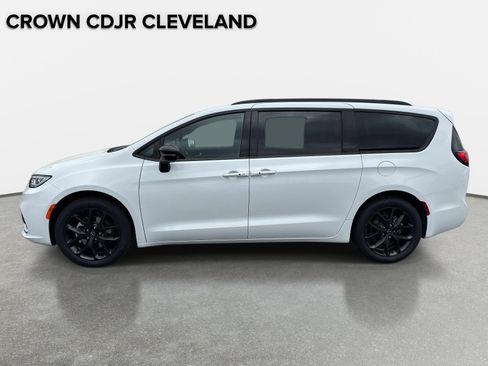 New 2026 Chrysler Pacifica Select FWD image 7