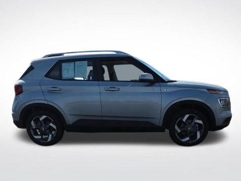 Used 2026 Hyundai Venue SEL FWD image 4