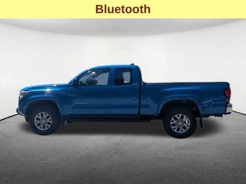 Used 2018 Toyota Tacoma SR5 AWD/4WD image 9