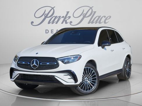 Used 2025 Mercedes-Benz GLC 300 image 1