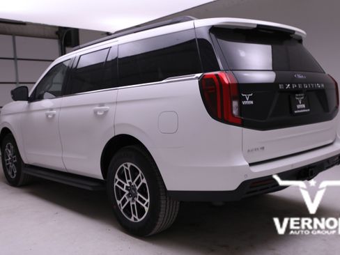 New 2026 Ford Expedition Active image 3