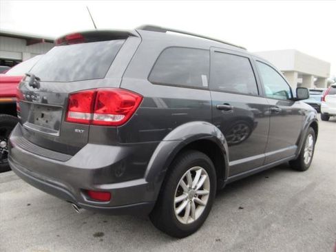 Used 2015 Dodge Journey SXT w/ Flexible Seating Group image 4