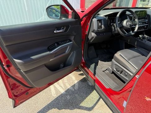 Certified 2025 Nissan Pathfinder SL AWD/4WD image 16