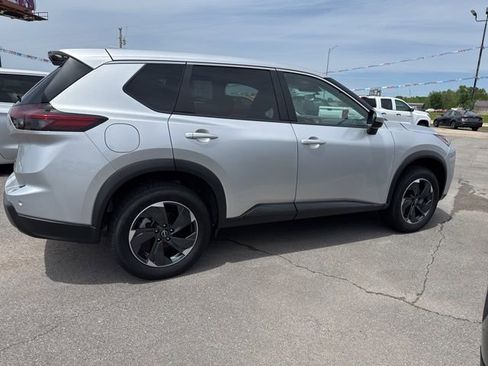 Used 2025 Nissan Rogue SV AWD/4WD image 8