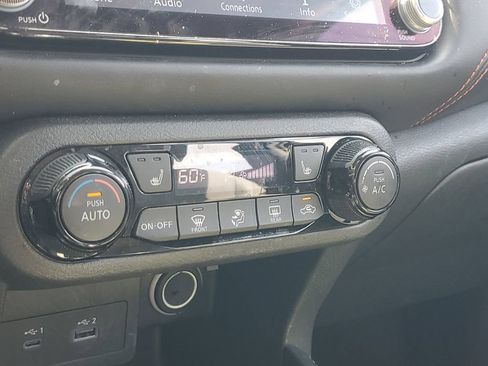 Used 2023 Nissan Kicks SR w/ SR Premium Package FWD image 29